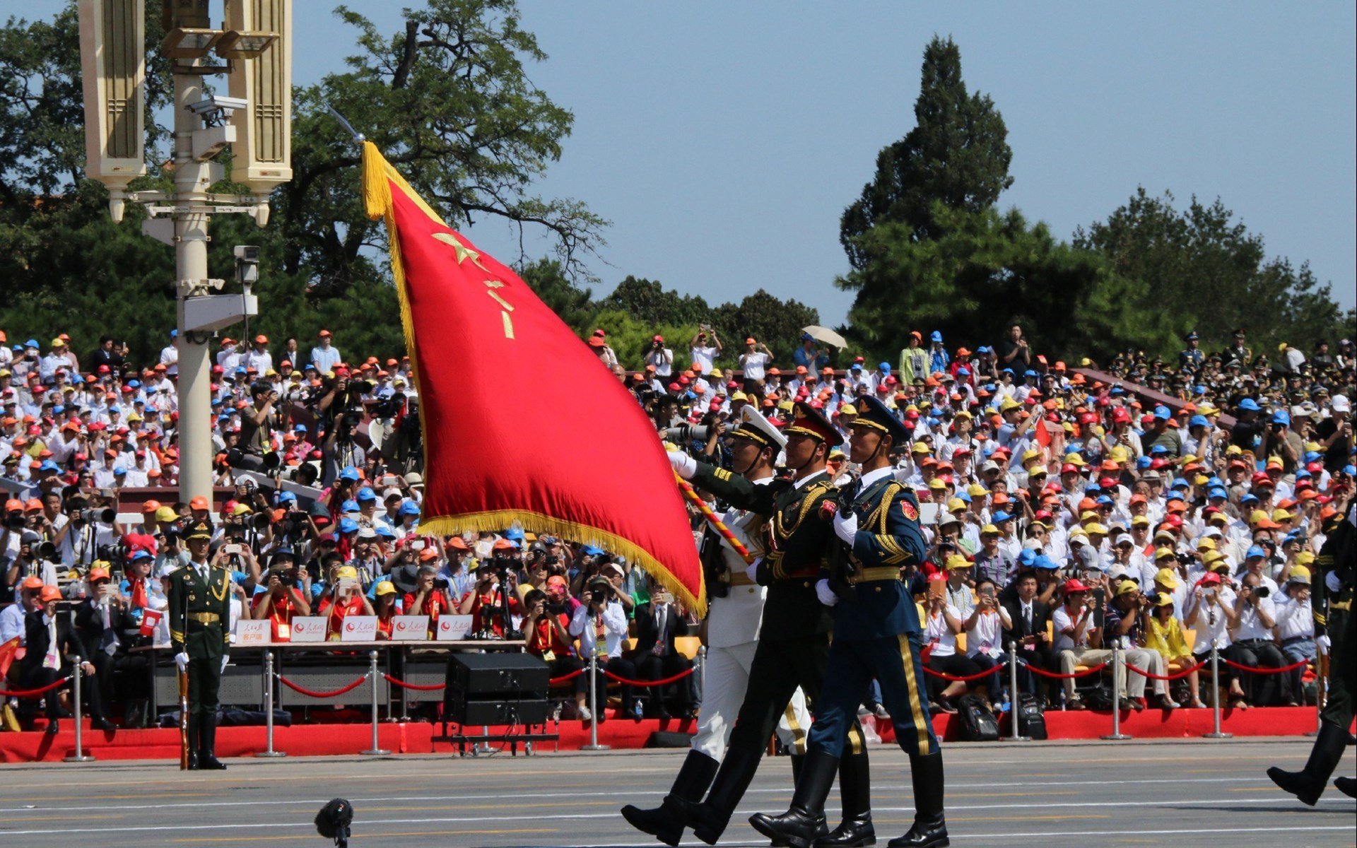 篮球联赛季后赛争夺战火热，篮球比赛季后赛