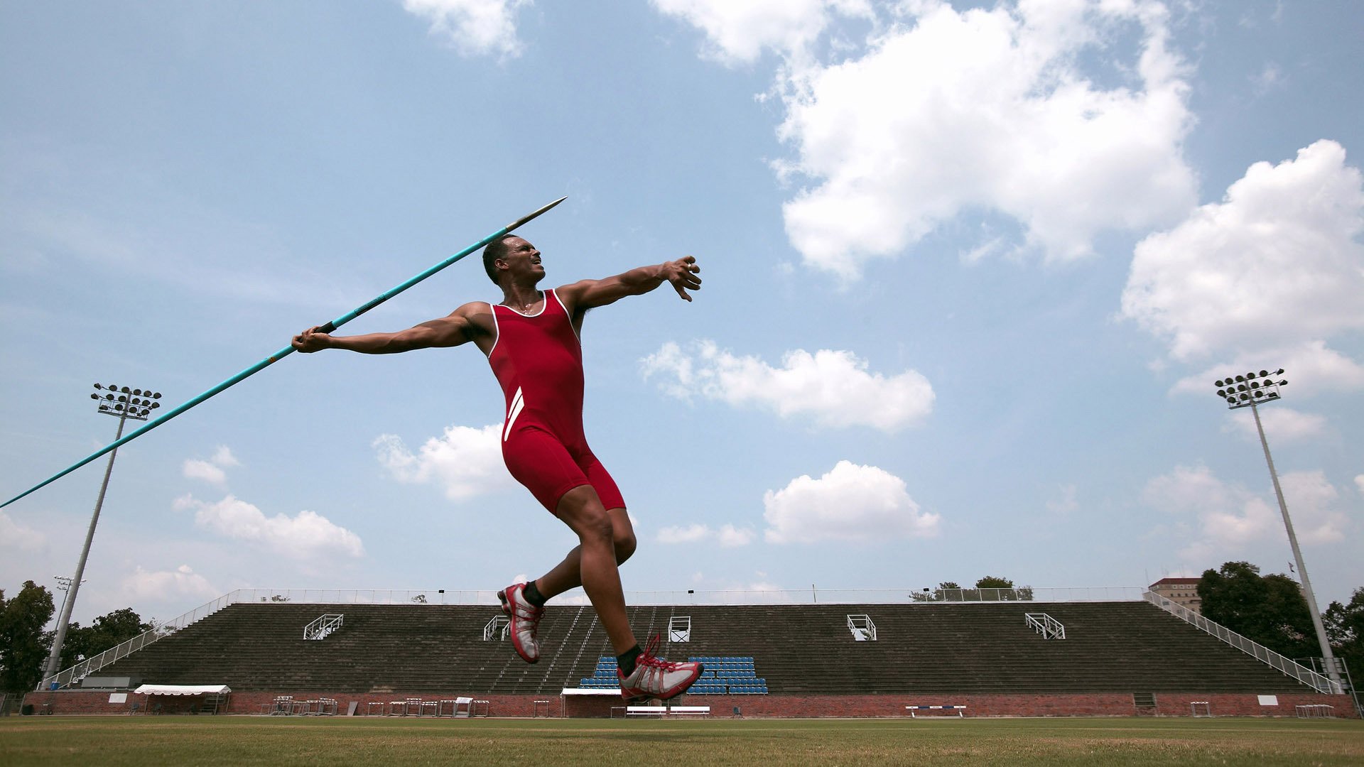 “胡利安·门德斯：阿根廷美洲狮队的传球核心，未来不可限量”